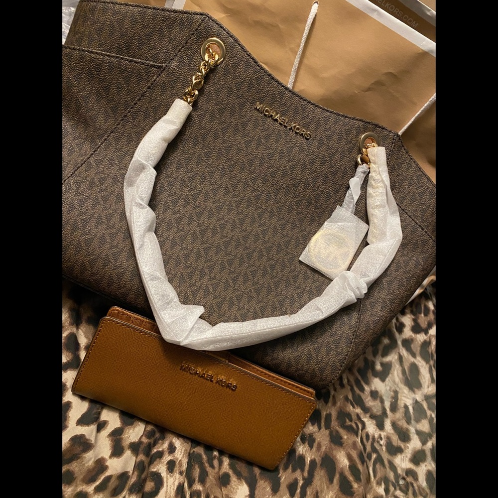 Michael Kors Jet Travel Large Chain Shoulder Tote